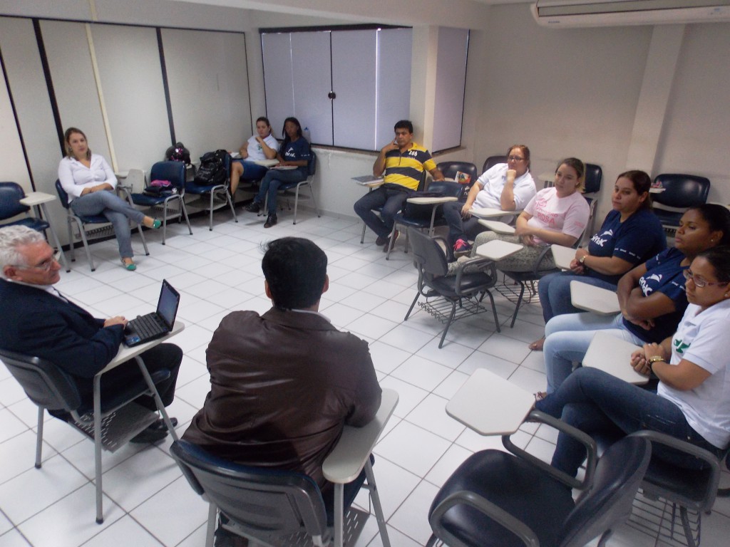 Alunos foram bem participativos, fazendo indagações e questionamentos ao presidente e o conselheiro 