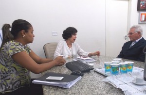 A diretora da saúde coletiva, Ludmila do Vale acompanhou a reunião