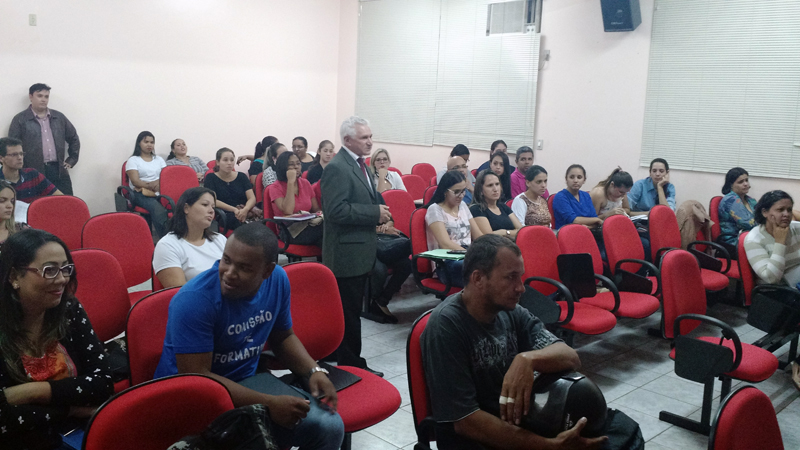 Dr Diogo durante a palestra aos acadêmicos da AEMS